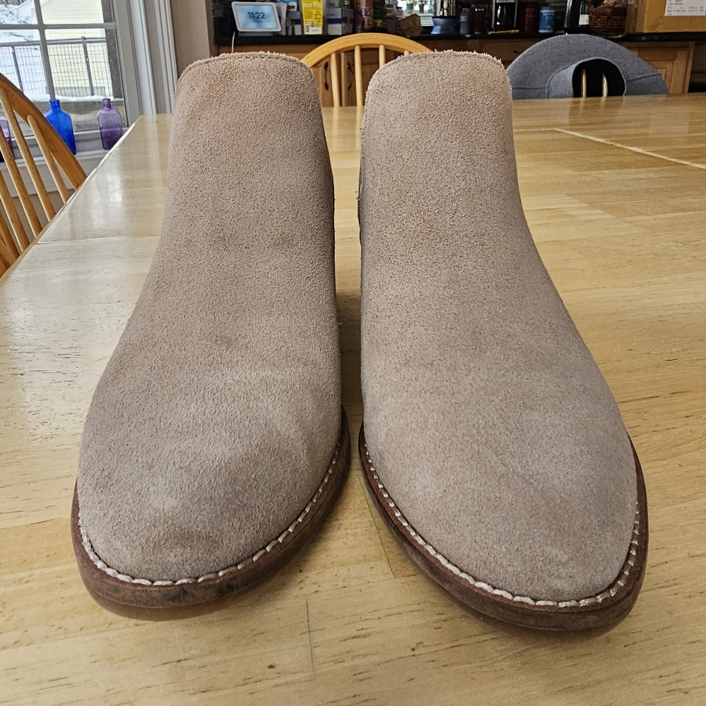 Suede ankle boot